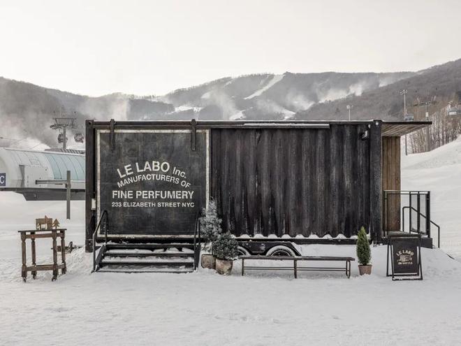 唯演绎风衣气垫骑士版点亮节日高定氛围pg电子中文模拟器本周时髦大事｜汤(图20)